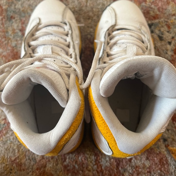 Kids Jordan Retro 13 White/Yellow Size 3.5Y - Picture 7 of 12
